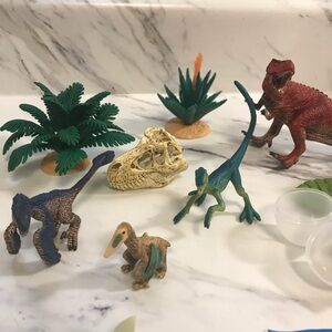 6 Schleich Dino’s and Accessories